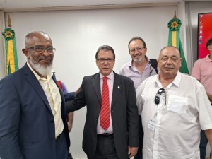 Ministro Luiz Marinho, presidente Loreni Dias, presidente José Boaventura e o superintendente regional Claudir Nespolo
