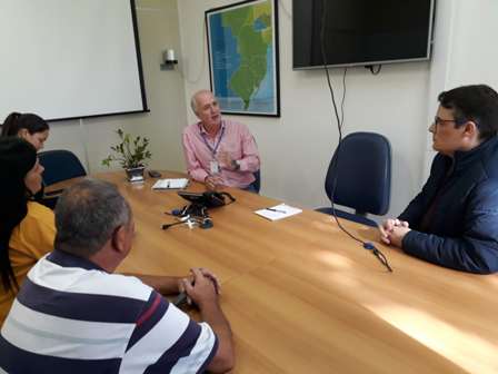 Presidente Dias, Elisa e Maurício tiveram reunião com administrador da Eletrosul, ao fundo