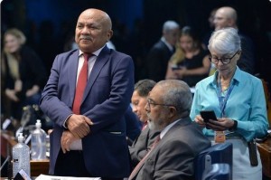 Deputado Chico Vigilante e senador Paulo Paim, na votação