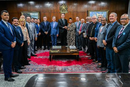 Audiência dos representantes dos vigilantes com  o presidente do Senado