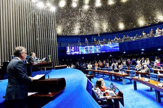 Votação aconteceu à noite, no plenário