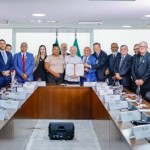 Presidente Lula durante a sanção do Estatuto da Segurança Privada, com representantes do governo e dos vigilantes. Foto: Ricardo Stuckert/PR